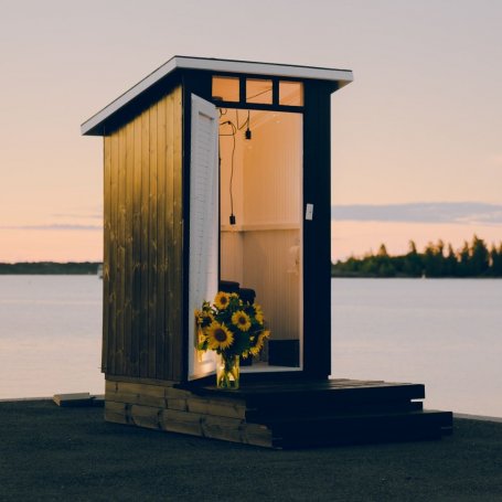 Espoo puucee - elementtirakenteinen käymälärakennus