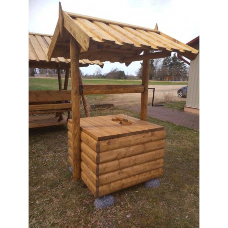 Puinen kaivon suoja - wooden well shelter