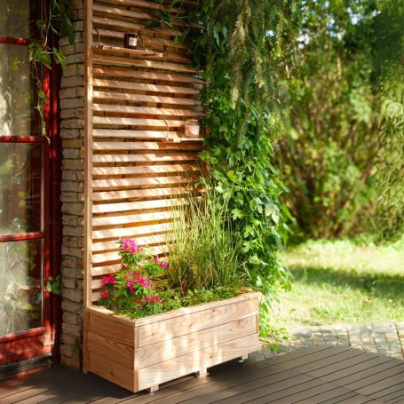 Istutuslaatikko lehtikuusesta valmistetulla säleikköpaneelilla, monta kokoa